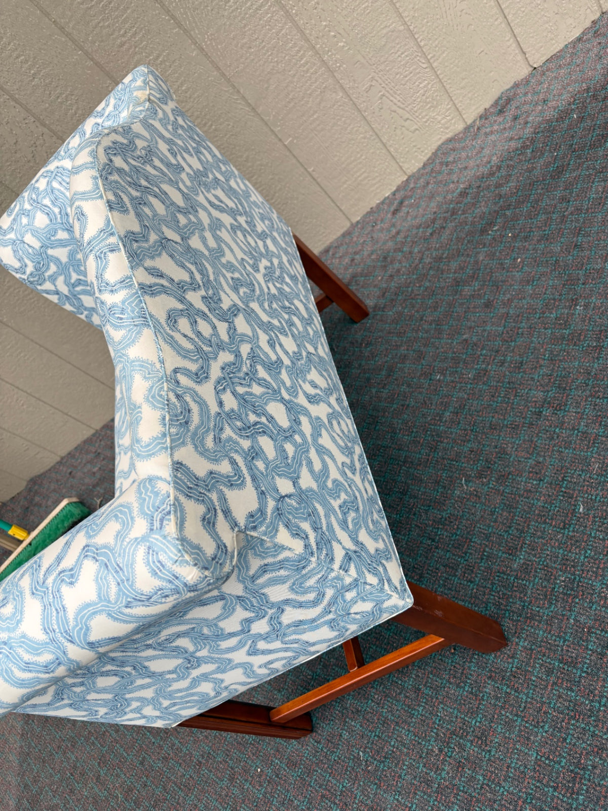 68145  Elegant Window Bench Settee with Blue Patterned Upholstery