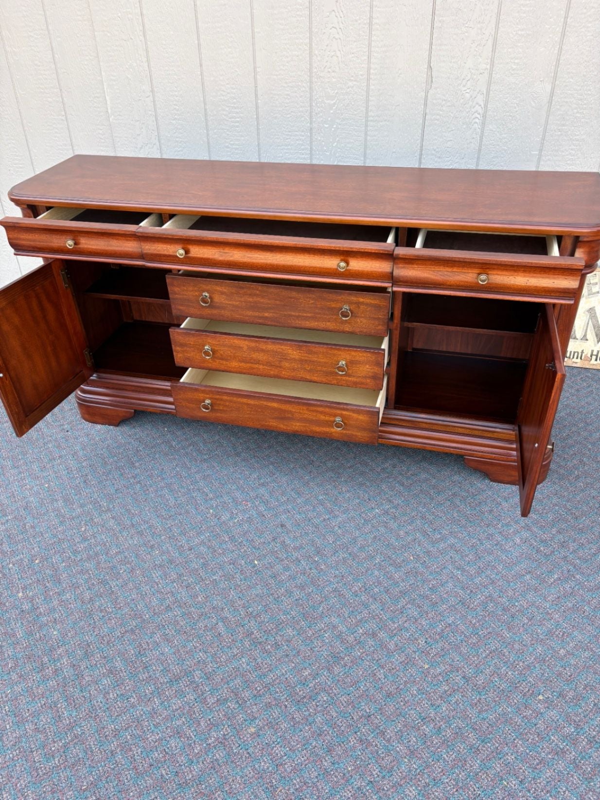 67655 Elegant Mahogany Sideboard with Drawers and Cabinets