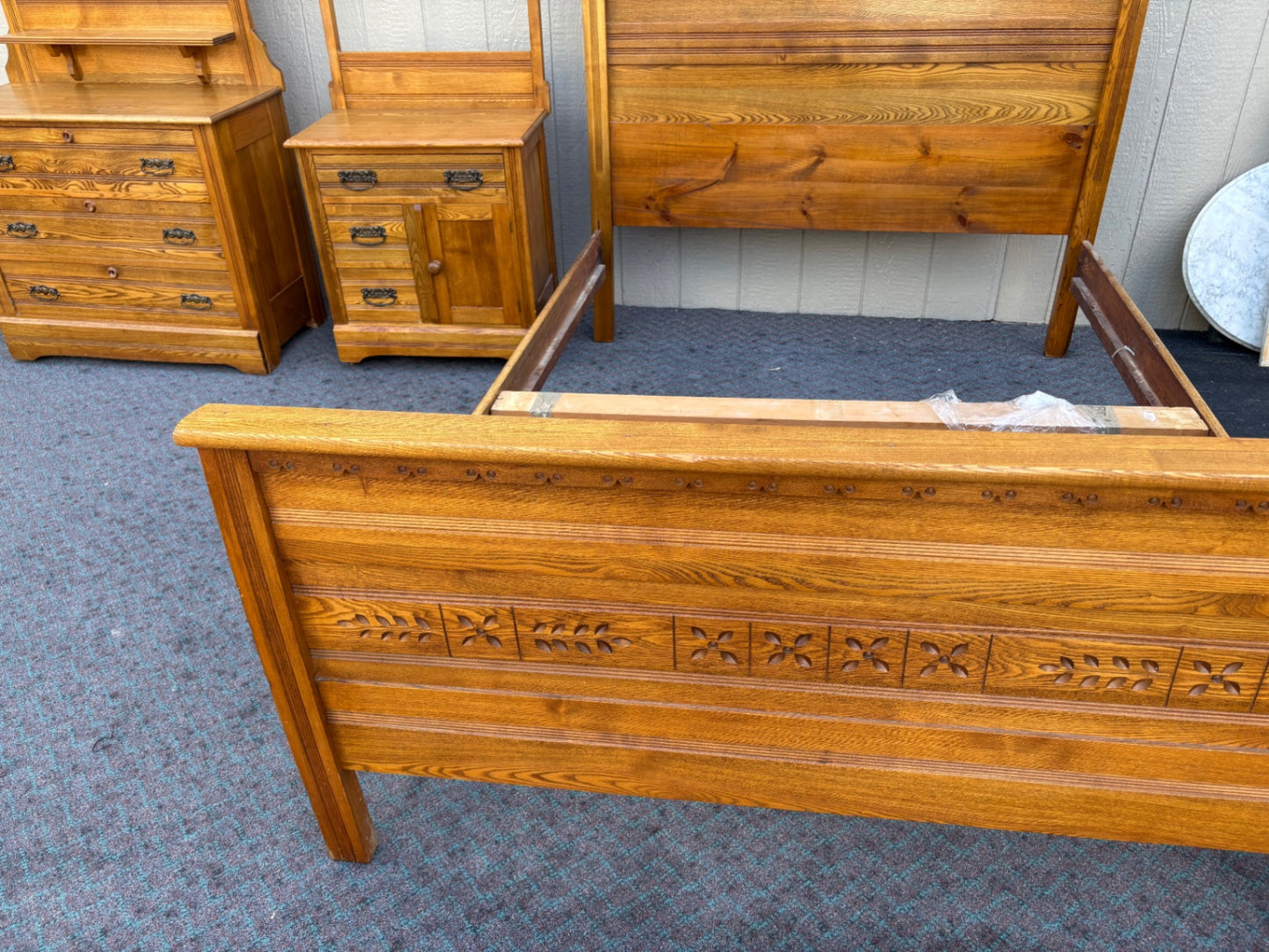 67947  Victorian Oak Bedroom Set with Full Size Bed and Dresser