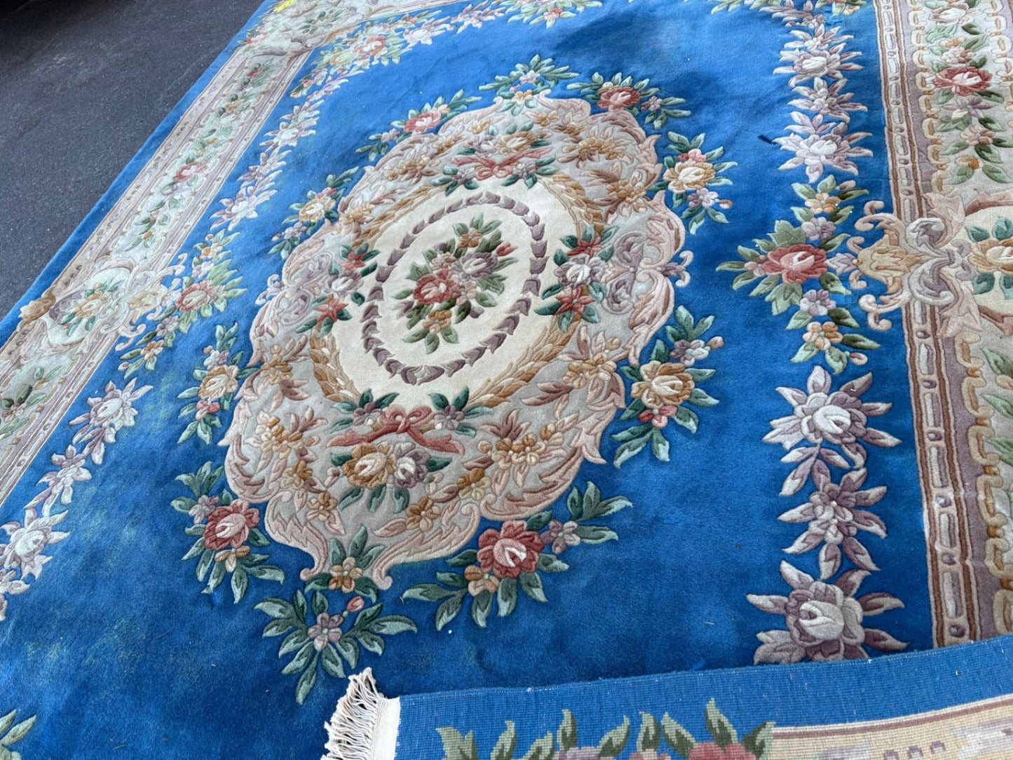 RUG01  Elegant European-Style Floral Area Rug in Rich Blue Wool