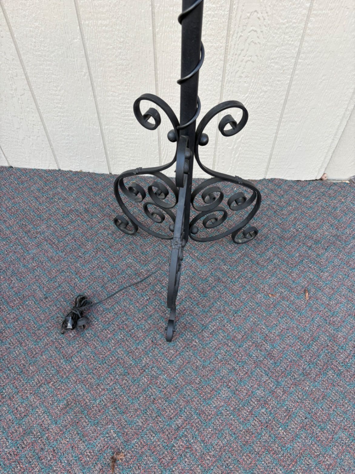 67400  Antique Victorian Wrought Iron Floor Lamp with Brass Font
