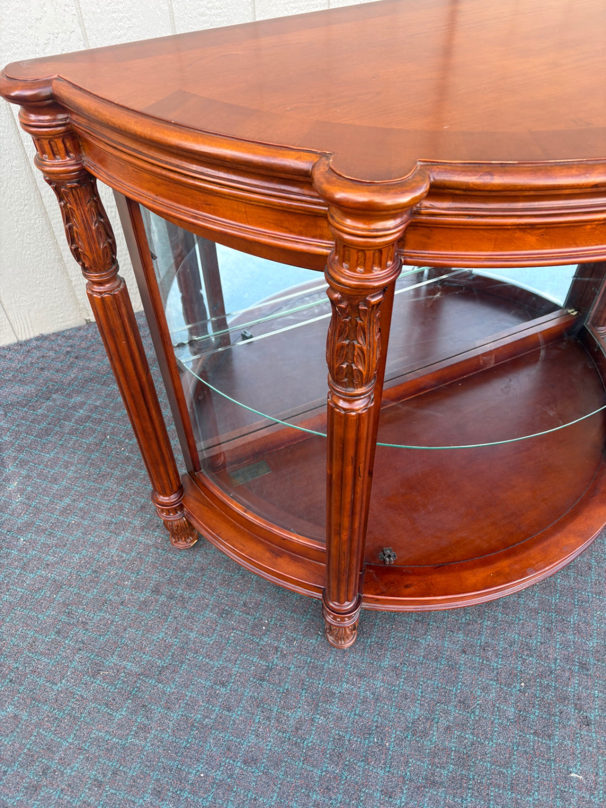 68211 Pulaski Antiques Roadshow Curio Cabinet with Mirror Back