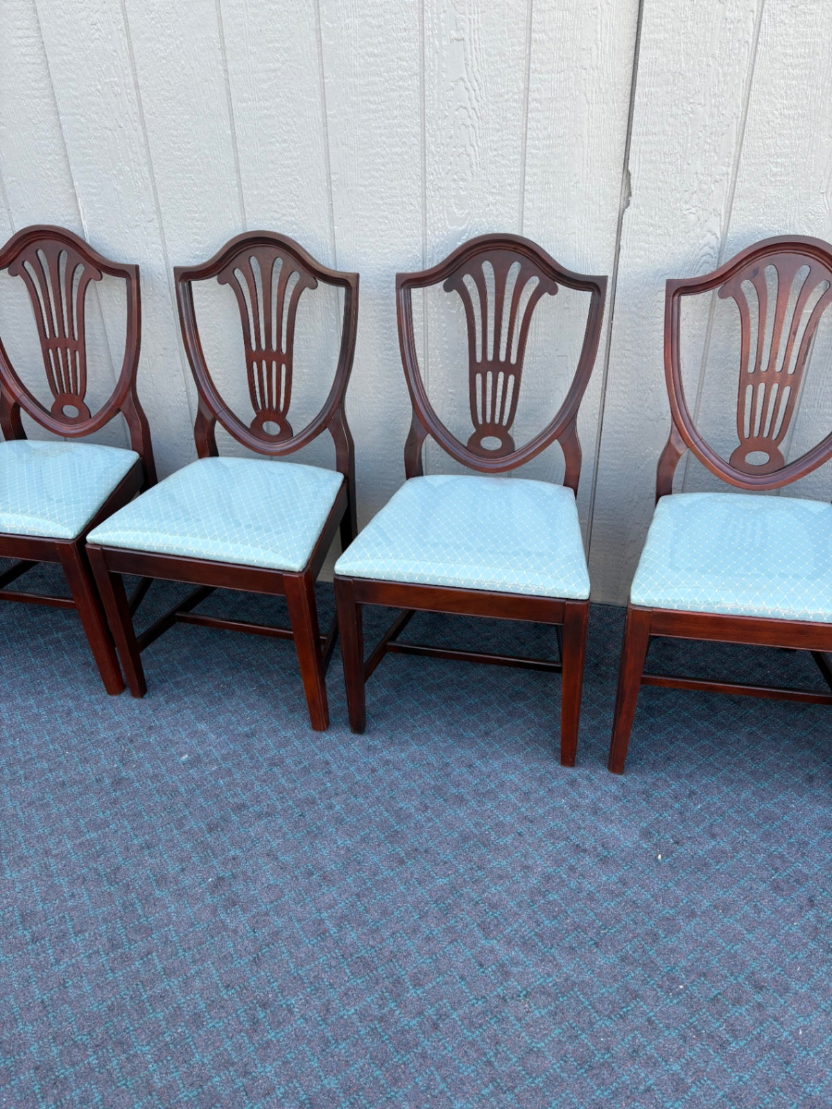 Set of 6 Hepplewhite Shield Back Dining Chairs in Mahogany