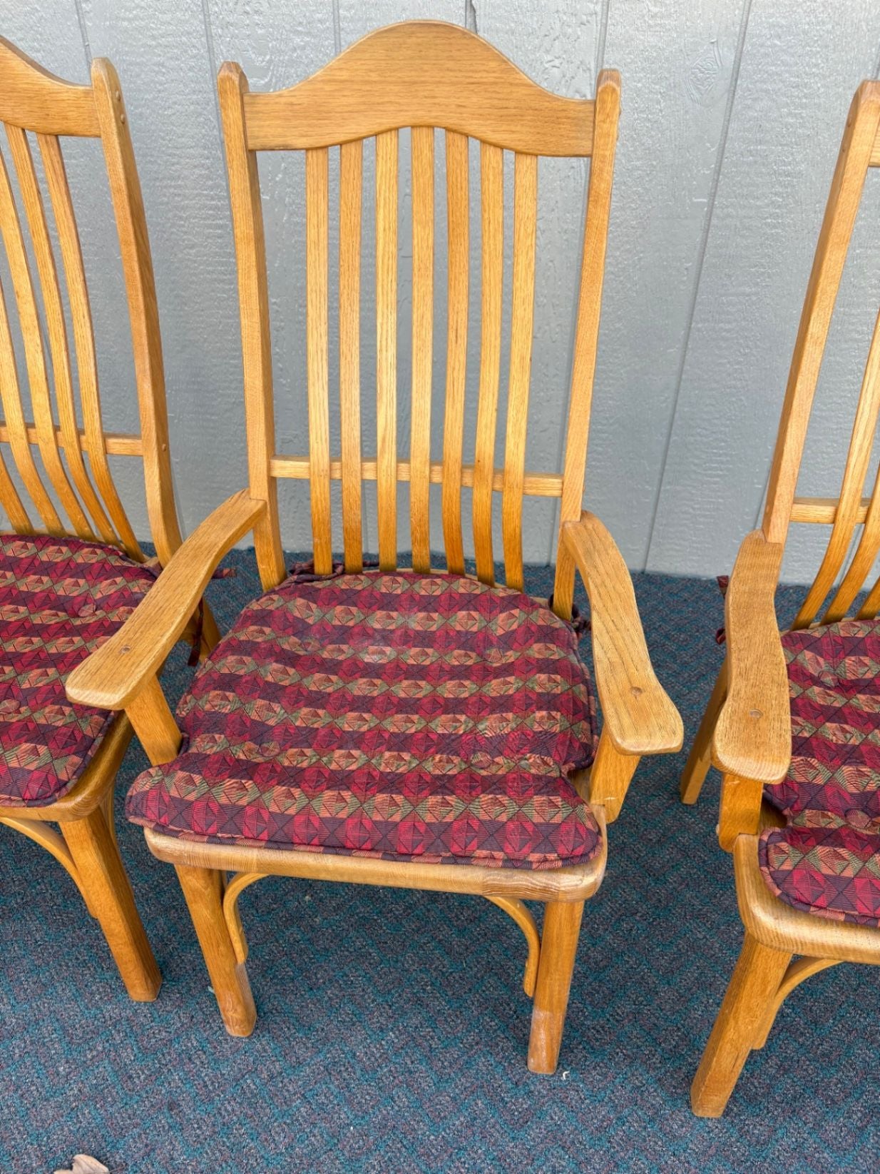67633 Set of 4 Oak Dining Chairs with Cushions, Vintage Slat-back Design