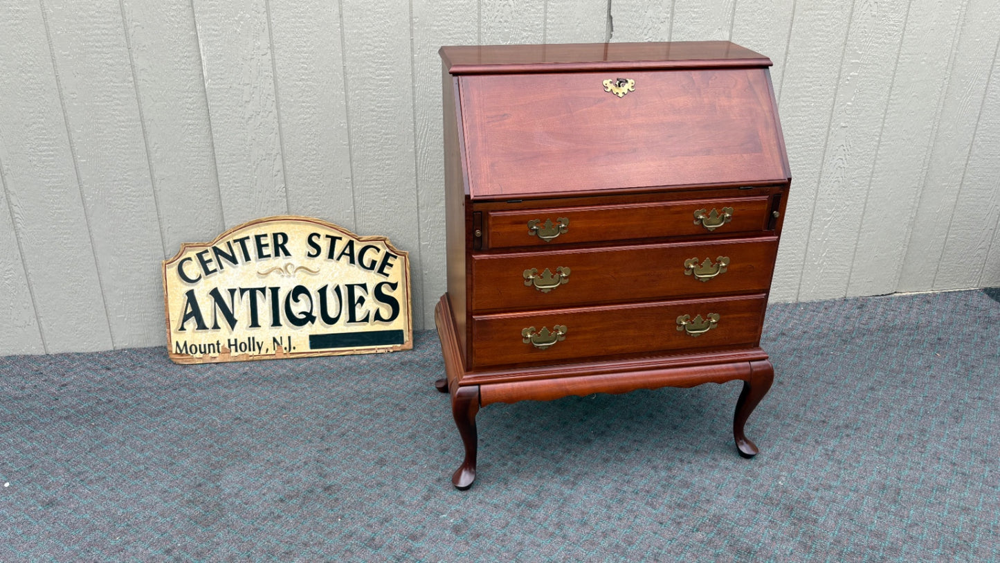 68080  Queen Anne Style Mahogany Slant Front Desk with Cabriole Legs