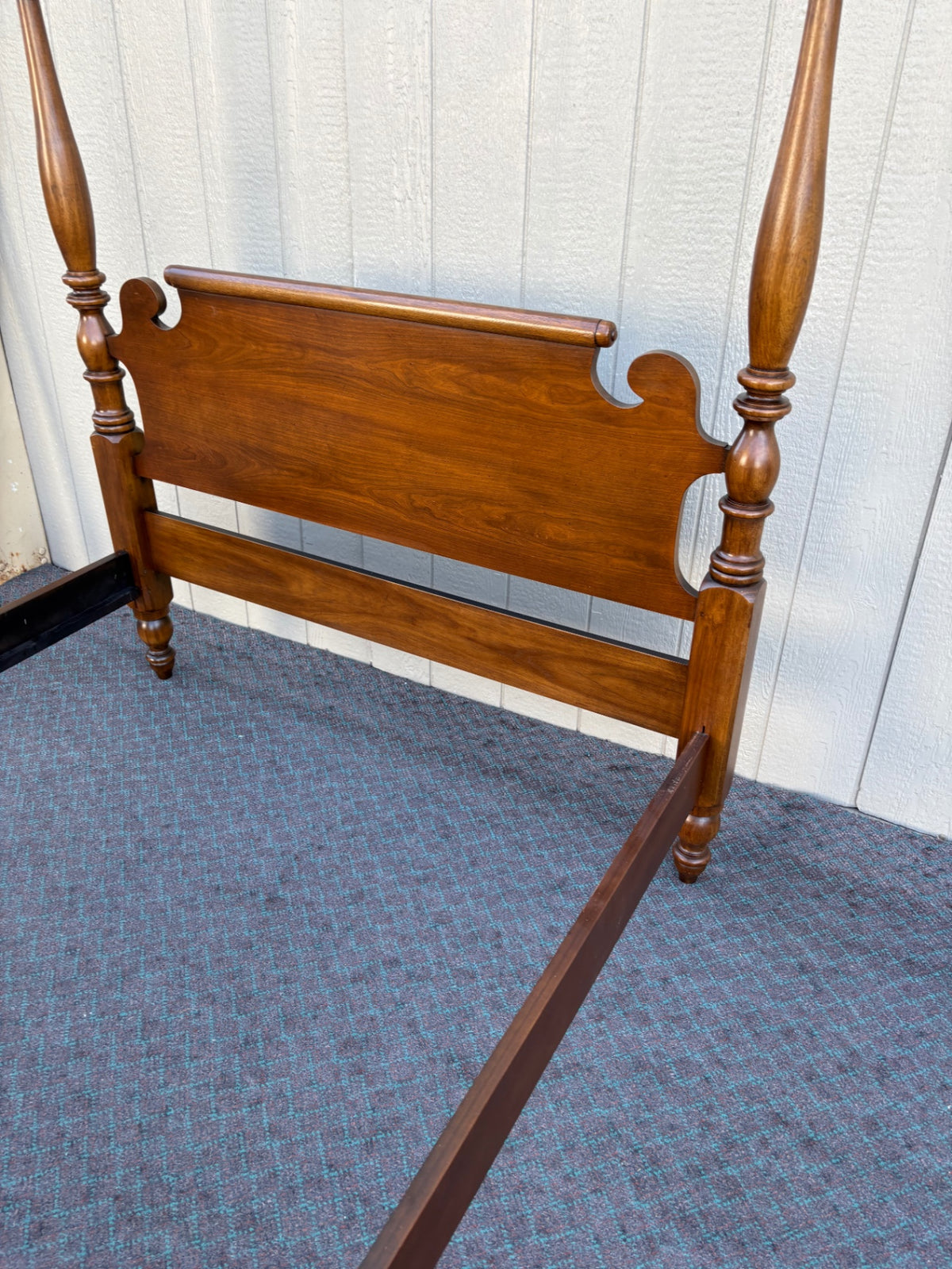 68168  Henkel Harris Full Size Mahogany Poster Bed, Traditional Style