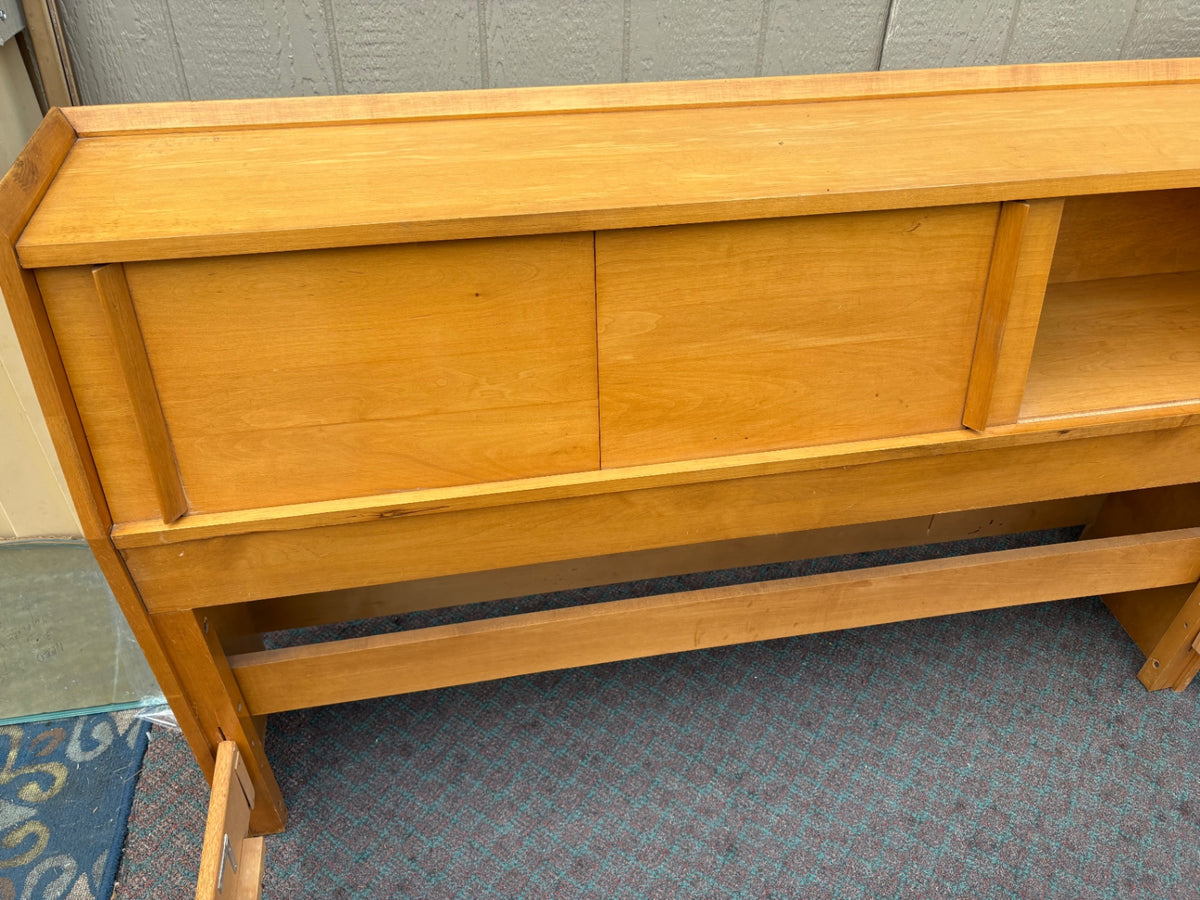 68148  Mid-Century Modern Crawford Bedroom Set with Mirror and Bed Frame
