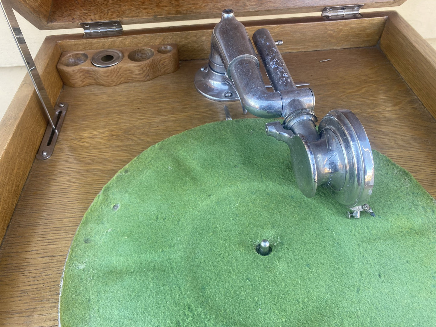 63816 Antique BRUNSWICK Oak Victrola PHONOGRAPH