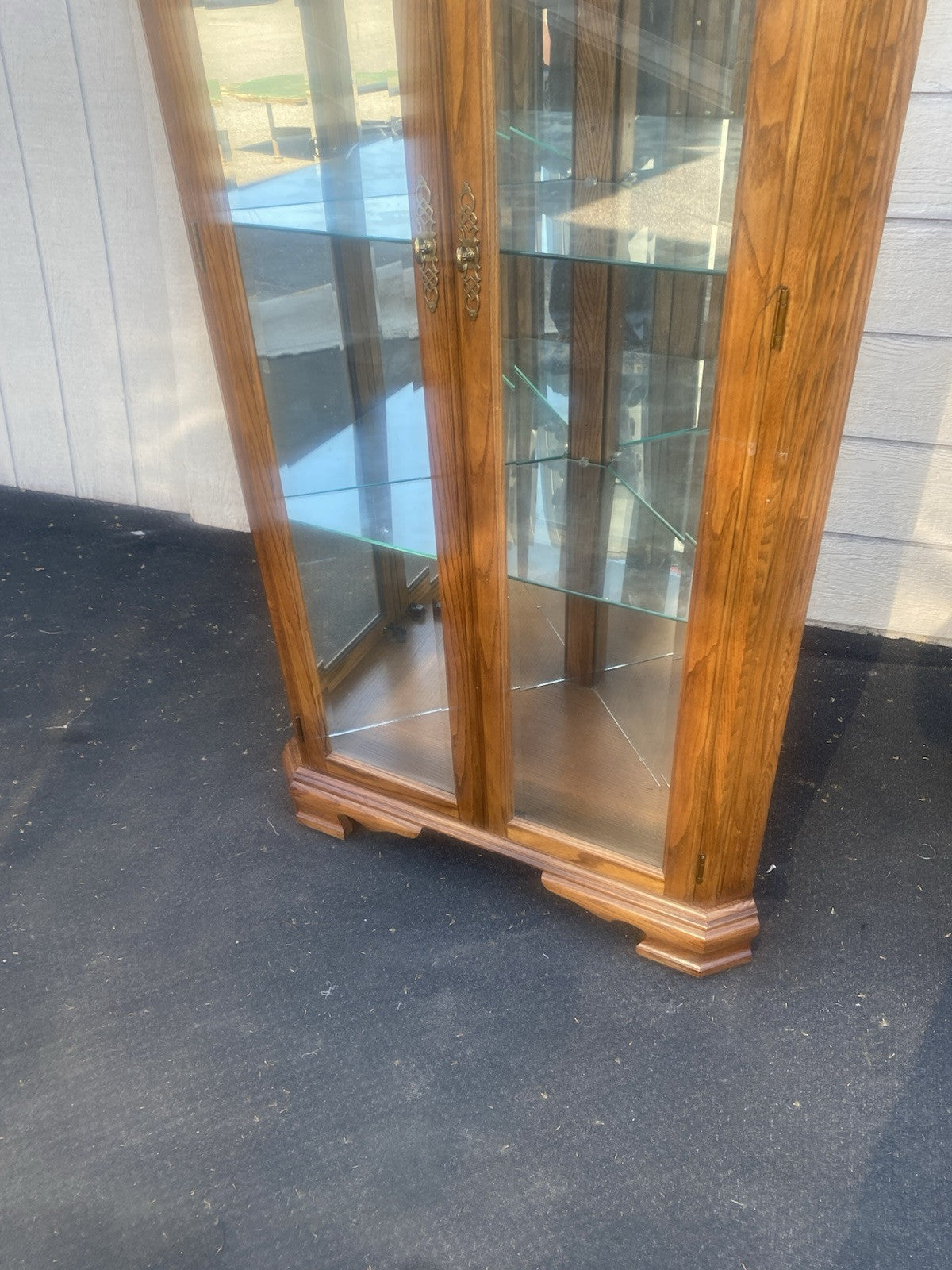 66429 Oak American of Martinsville  Furniture Corner China Curio Cabinet