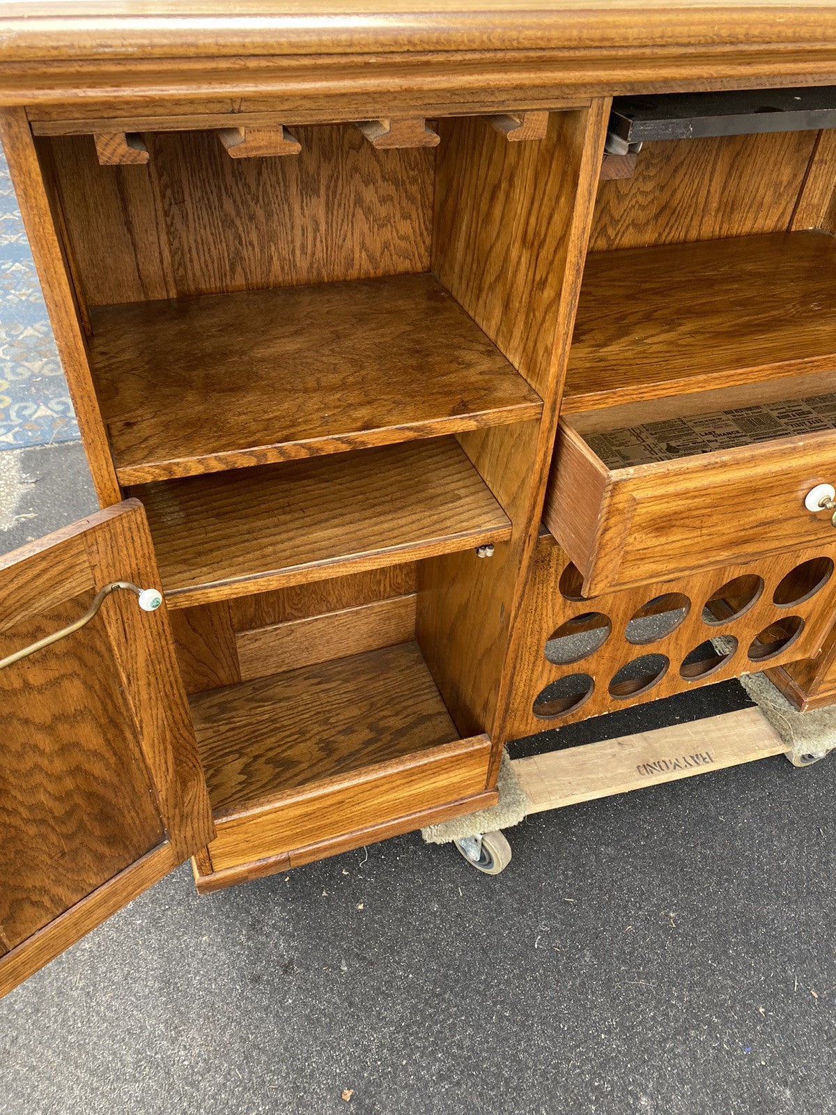 66334  Oak Tile Top Bar Liquor Cabinet with 2 Barstools Stool s