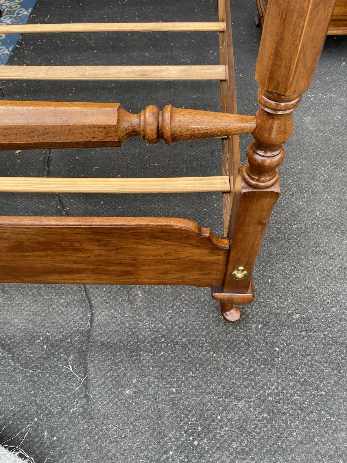 66572   THOMASVILLE Fisher  Park High Chest Dresser w/ Mirror Queen  Poster Bed