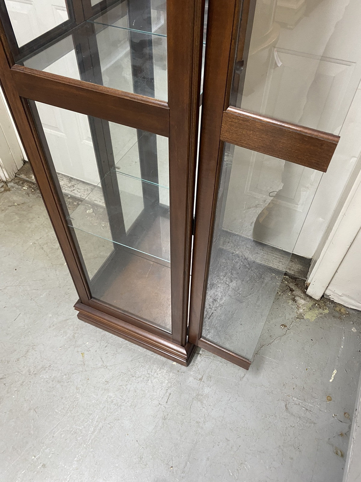 64775 REINISCH Curio China Cabinet