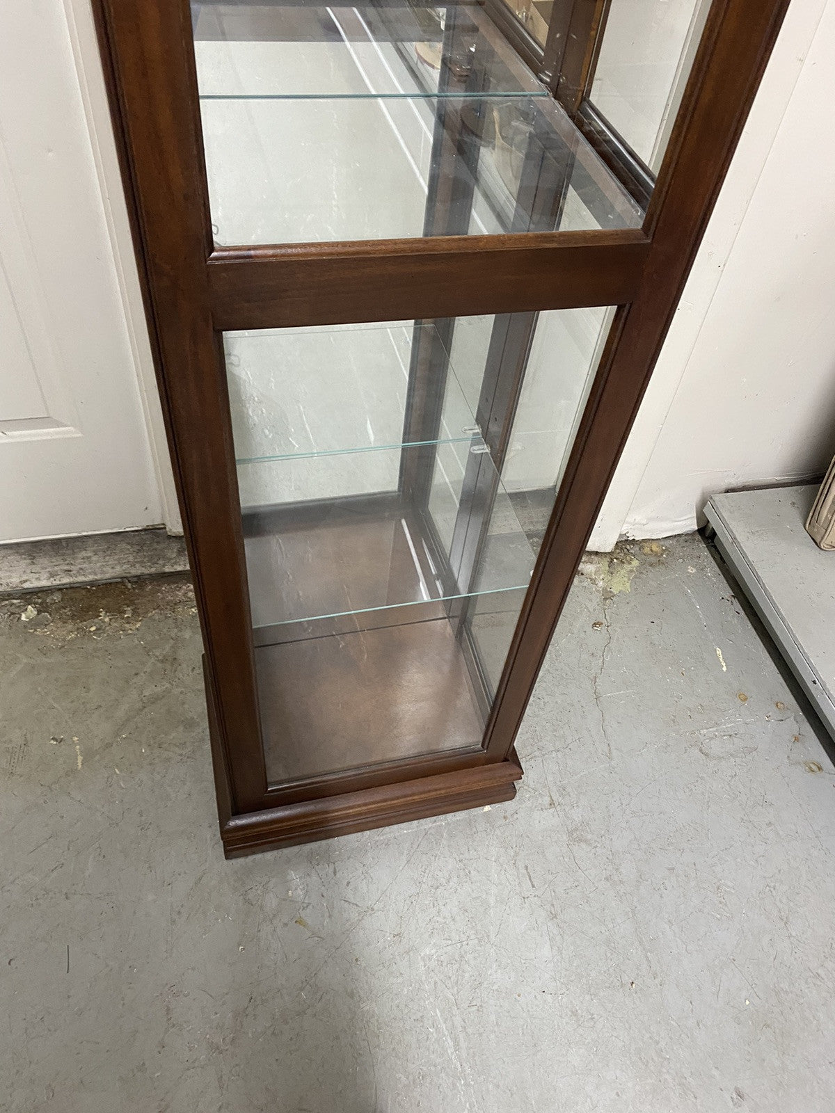 64775 REINISCH Curio China Cabinet