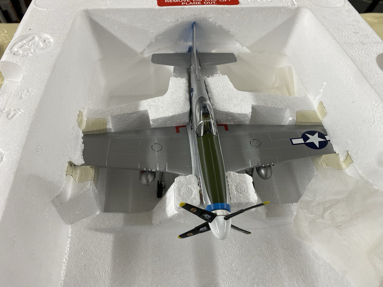 ES 206 : Franklin Mint  FICKLE FANNY P 51 Mustang B11B179  Airplane plane