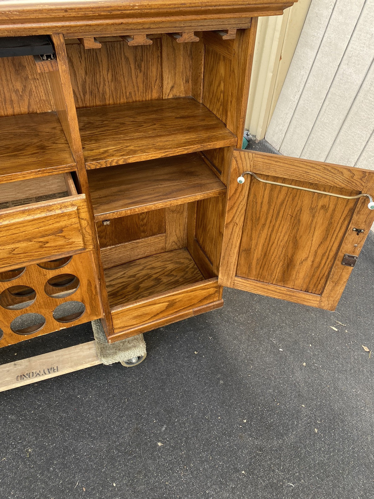 66334  Oak Tile Top Bar Liquor Cabinet with 2 Barstools Stool s