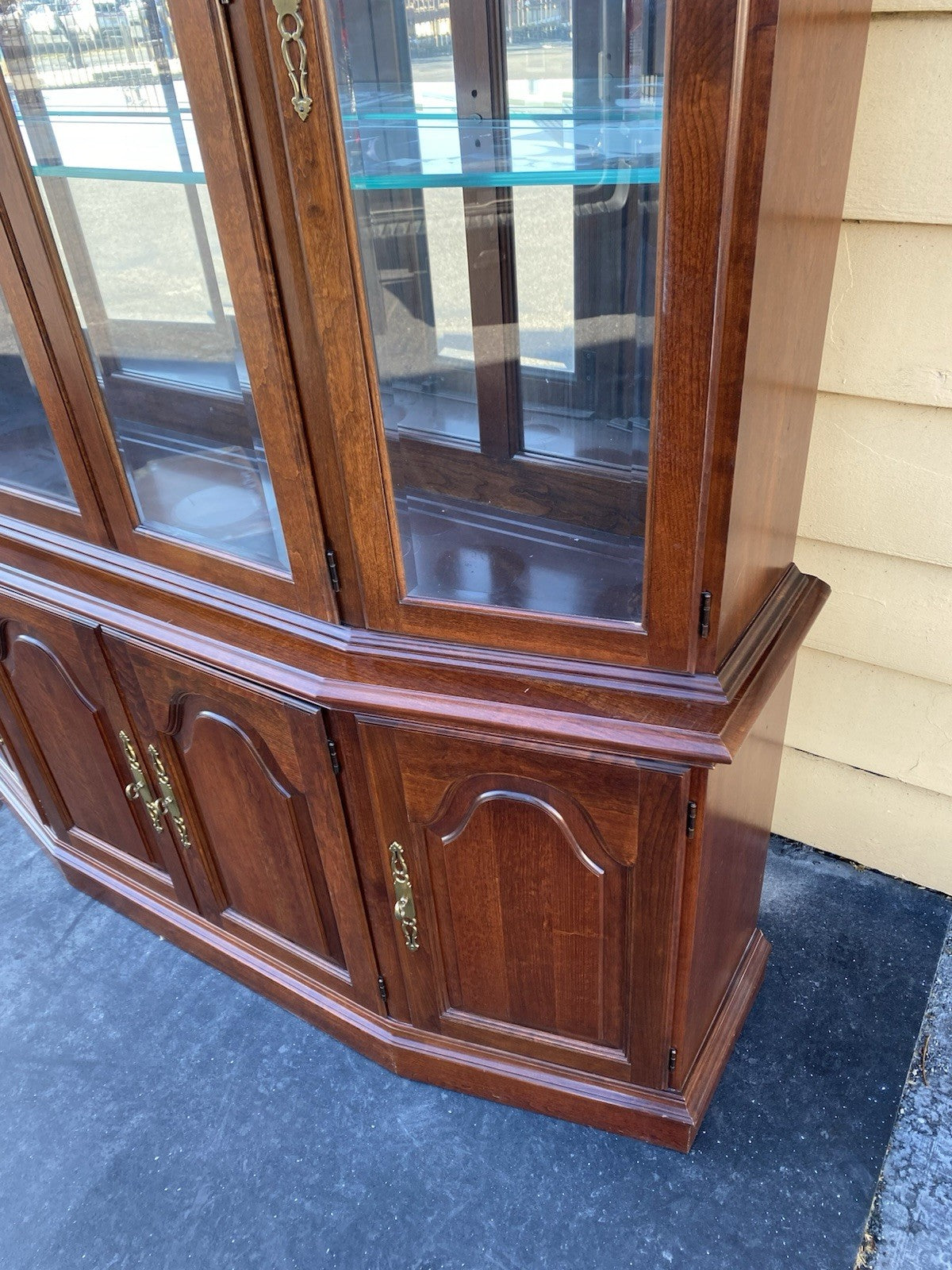 66479 PENNSYLVANIA HOUSE Cherry Breakfront China Cabinet Curio