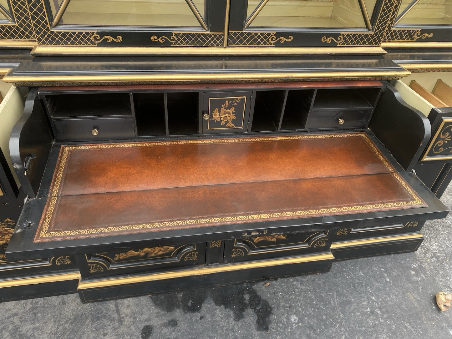 65944 Oriental KEN HILL Furniture Breakfront China Cabinet Curio
