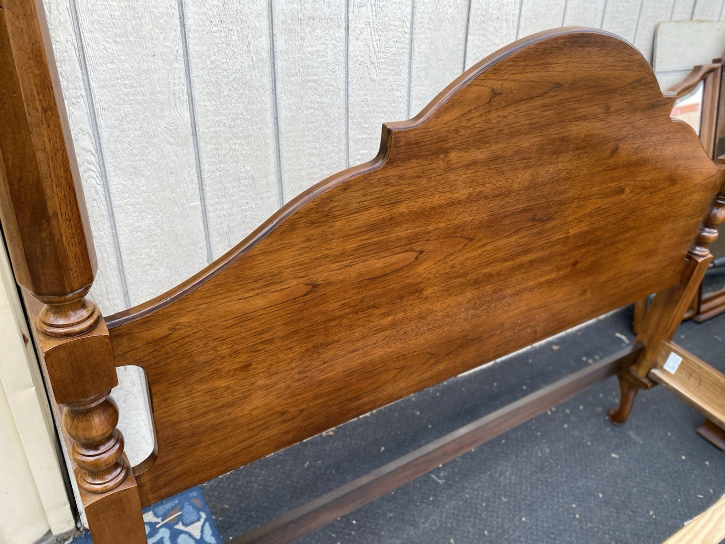 66572   THOMASVILLE Fisher  Park High Chest Dresser w/ Mirror Queen  Poster Bed