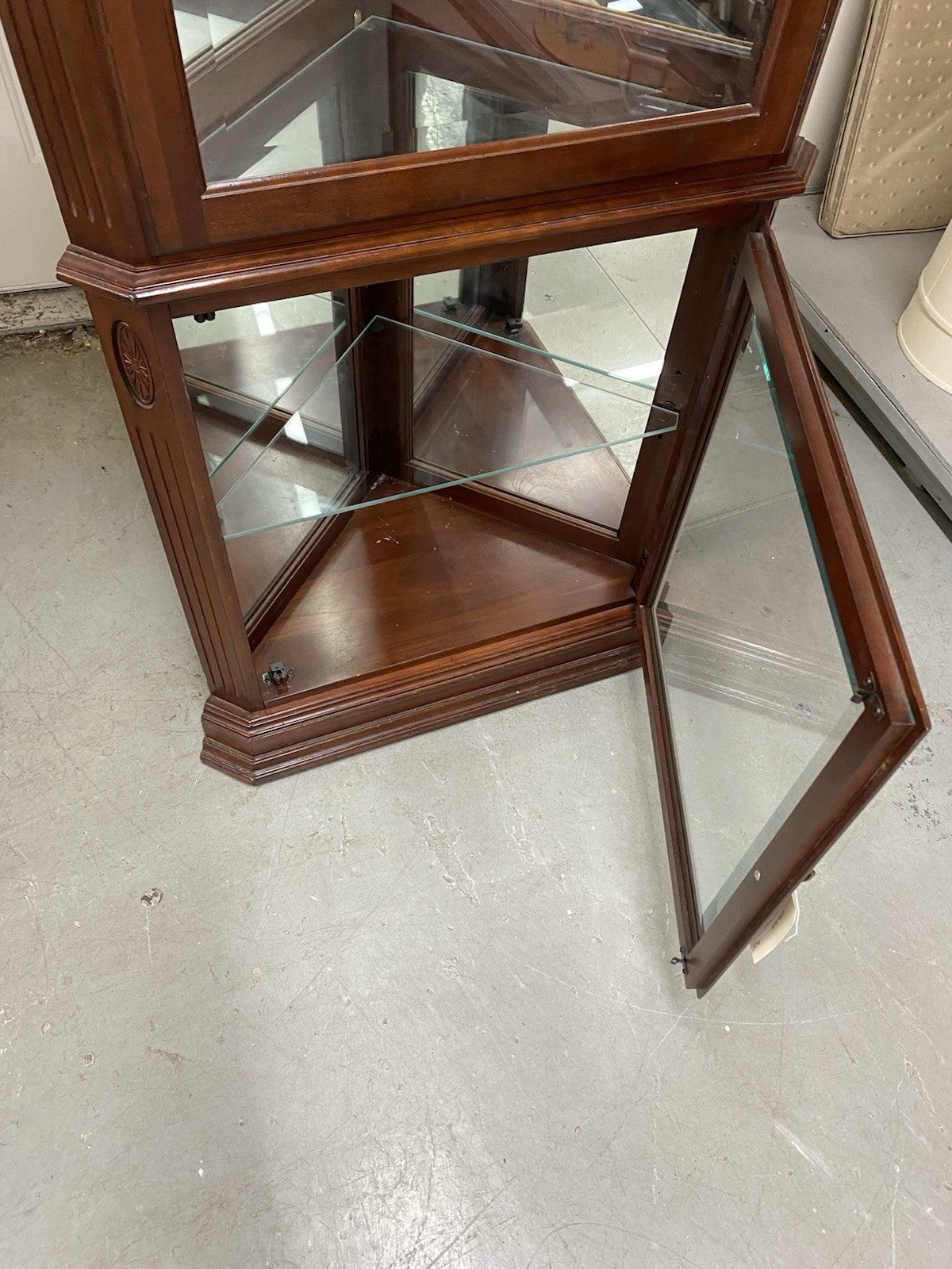 64464 ETHAN ALLEN Mahogany Brittish Classics Corner Cabinet Curio