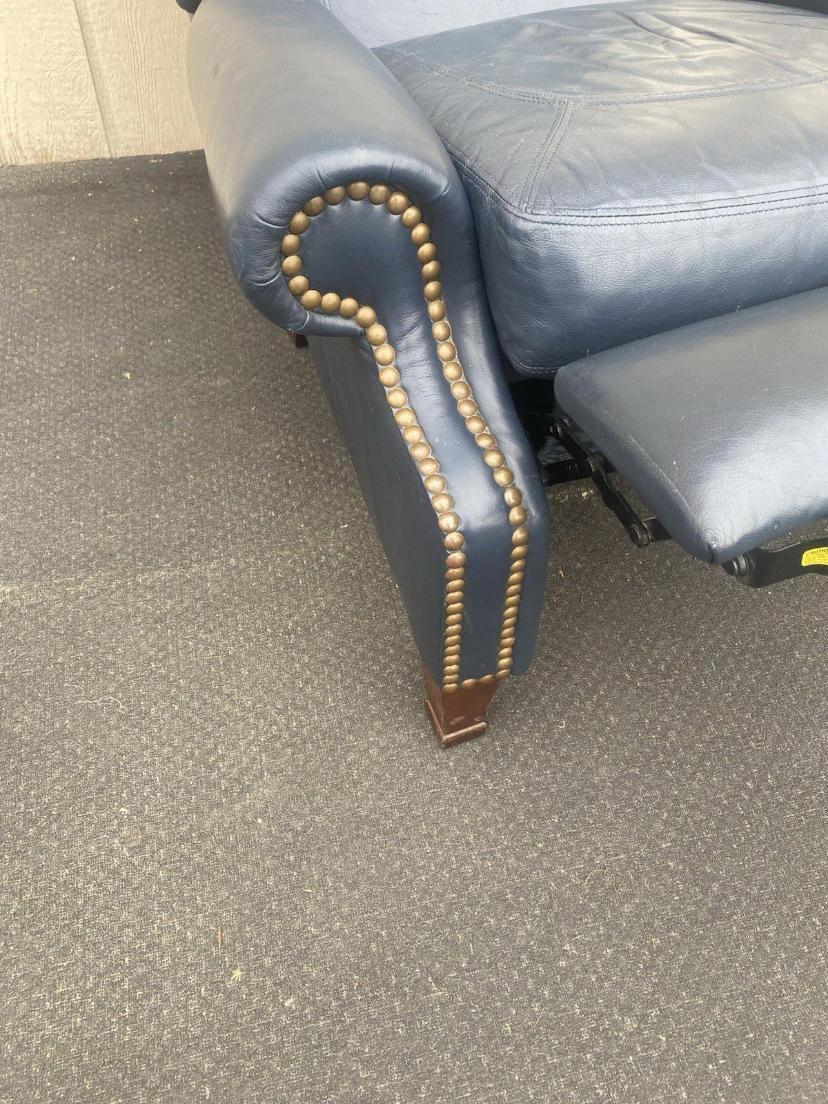 66007 QUALITY   Leather Bradington  Young Blue Recliner Chair