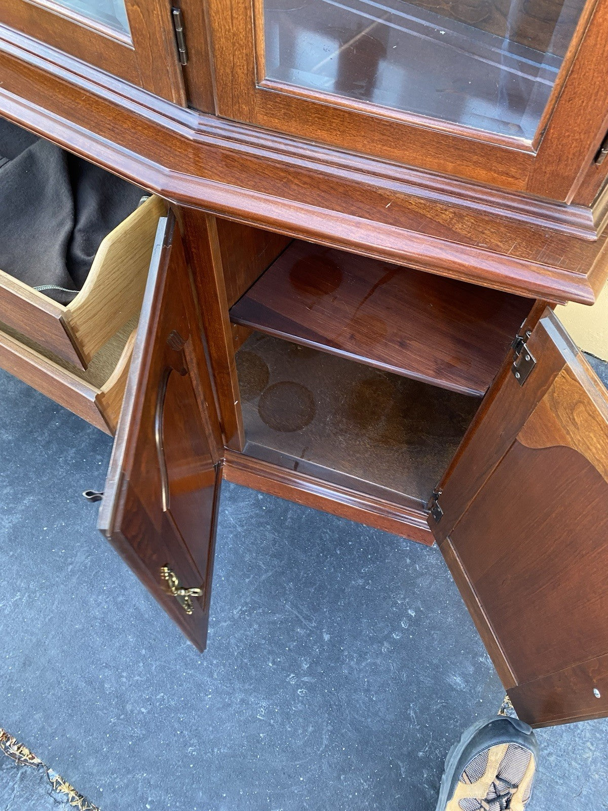 66479 PENNSYLVANIA HOUSE Cherry Breakfront China Cabinet Curio