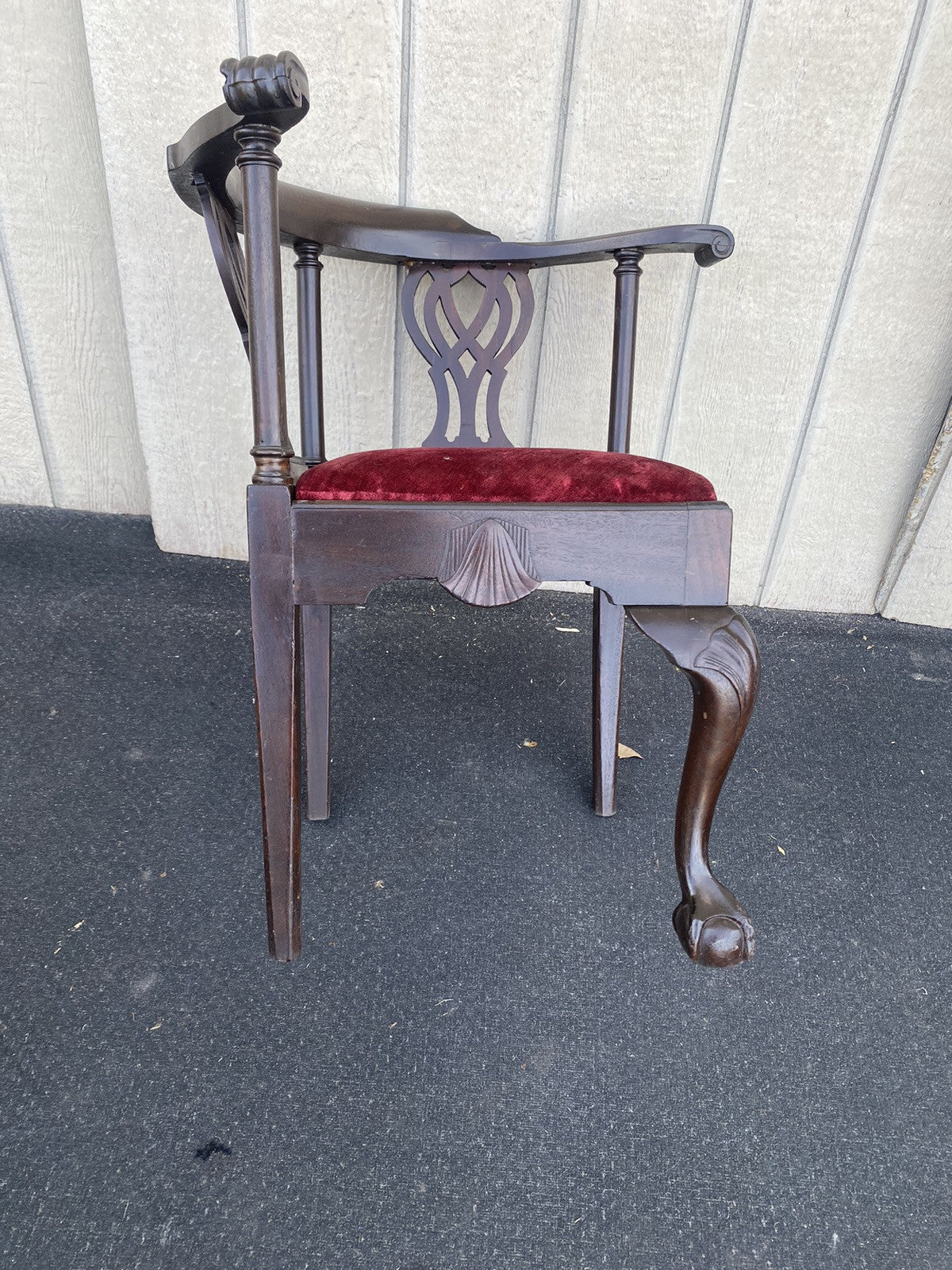 65848   Solid Mahogany Chippendale Corner Chair