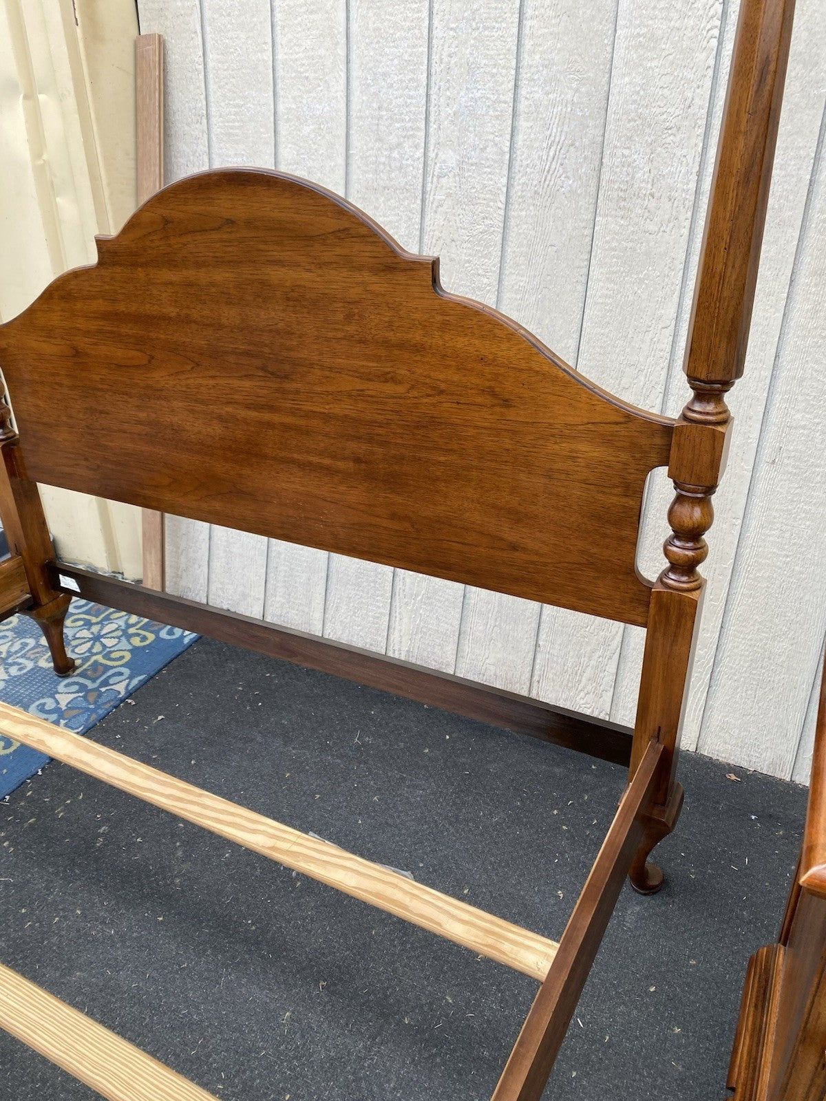 66572   THOMASVILLE Fisher  Park High Chest Dresser w/ Mirror Queen  Poster Bed