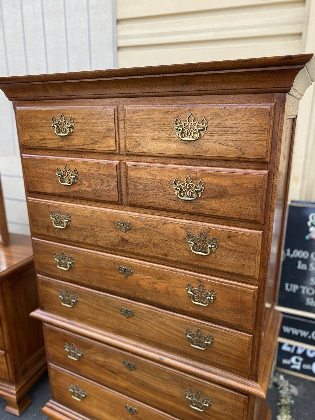 66572   THOMASVILLE Fisher  Park High Chest Dresser w/ Mirror Queen  Poster Bed