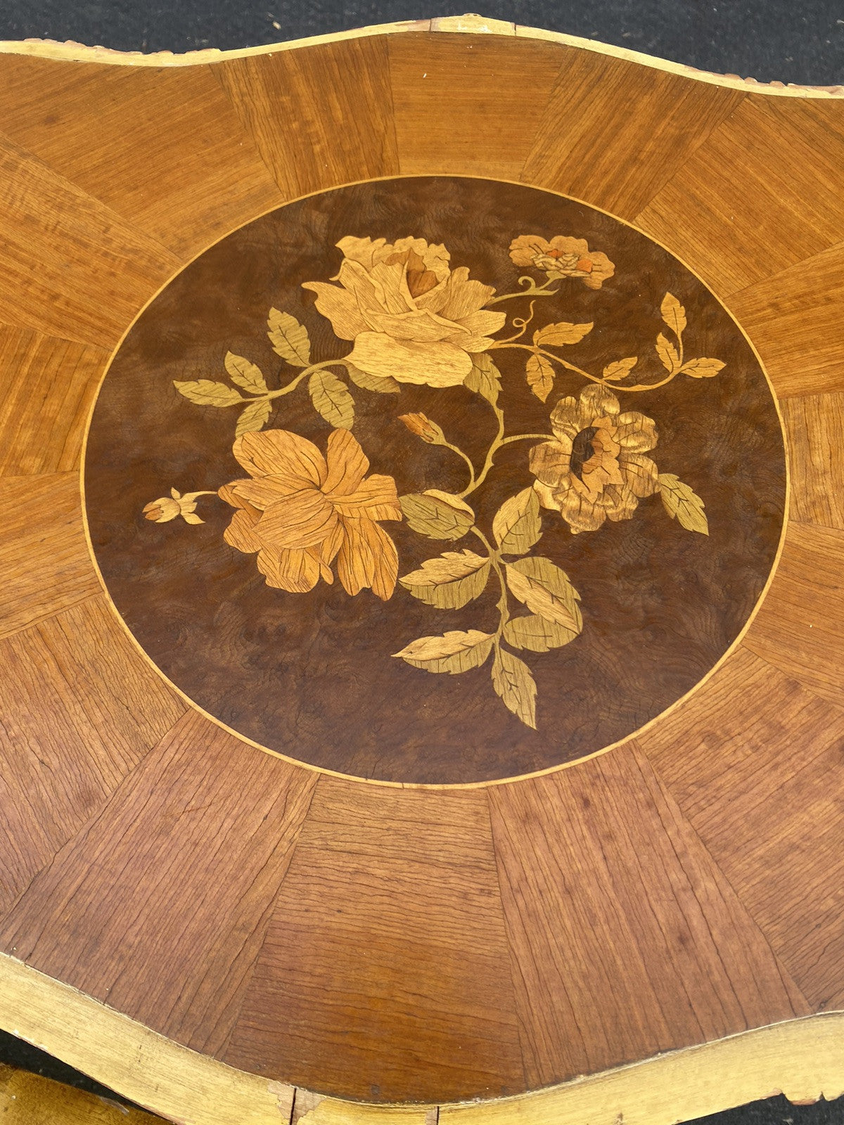 65653   Decorator Antique Tray Top Coffee Table Stand