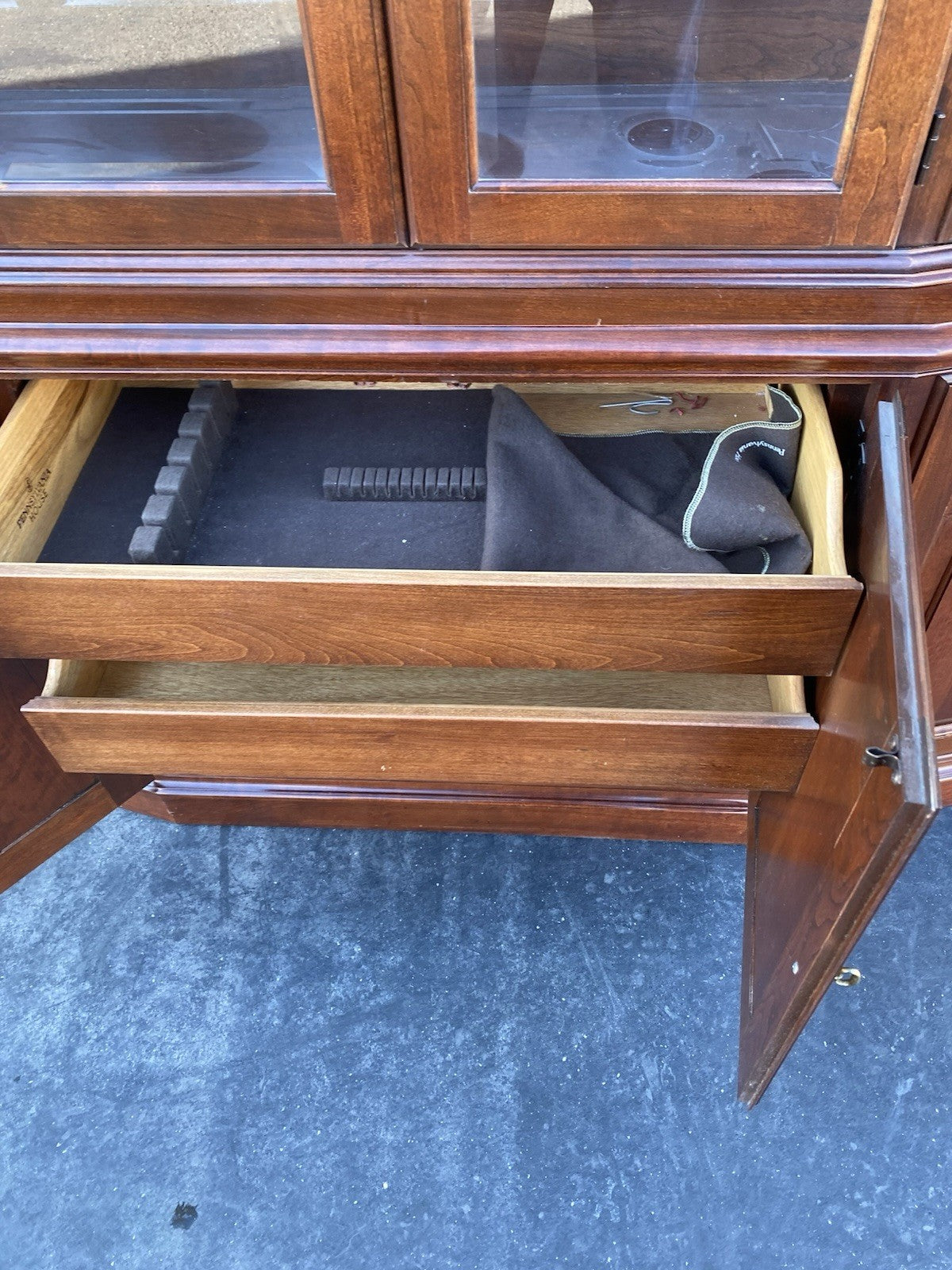 66479 PENNSYLVANIA HOUSE Cherry Breakfront China Cabinet Curio