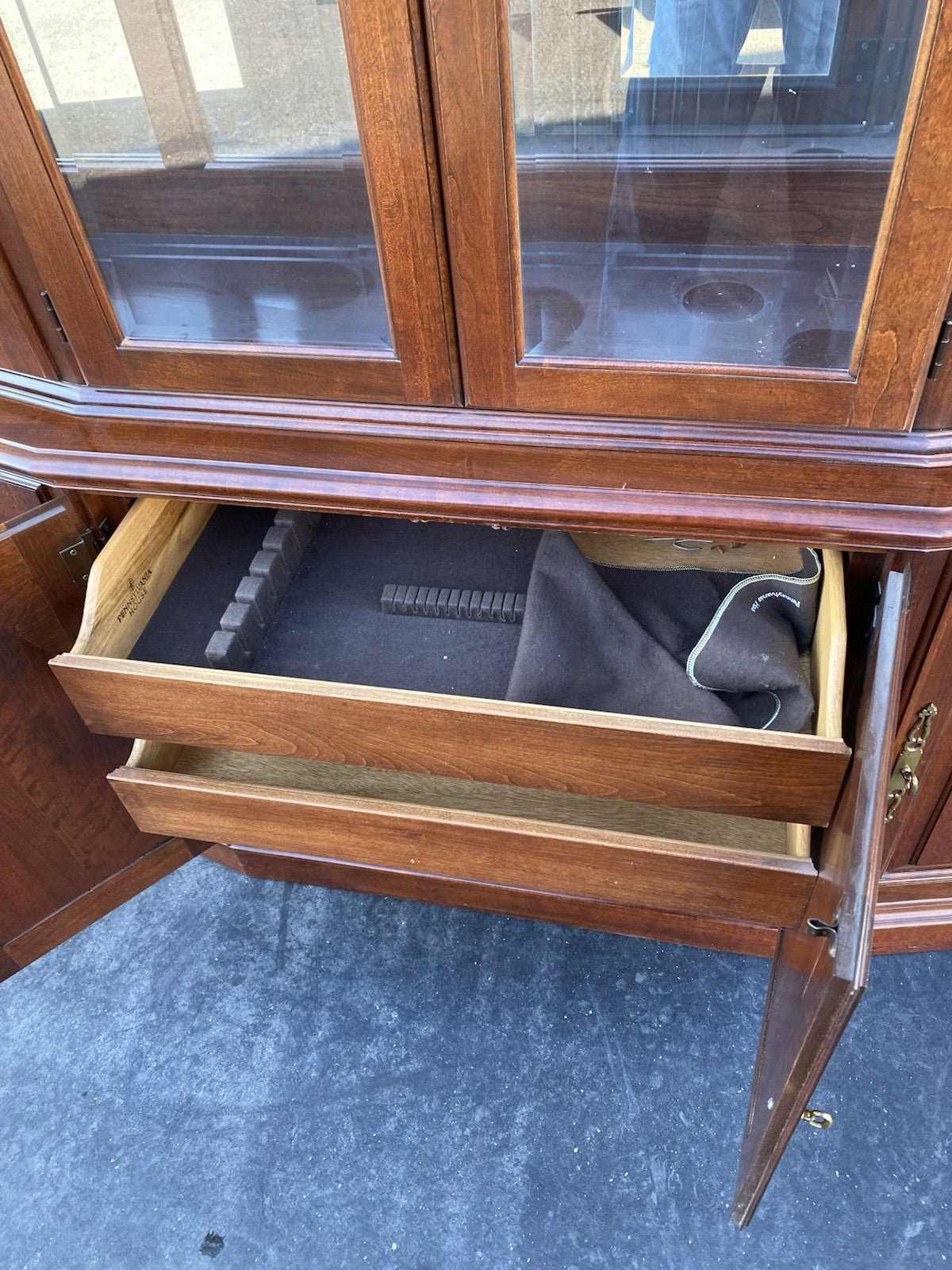 66479 PENNSYLVANIA HOUSE Cherry Breakfront China Cabinet Curio