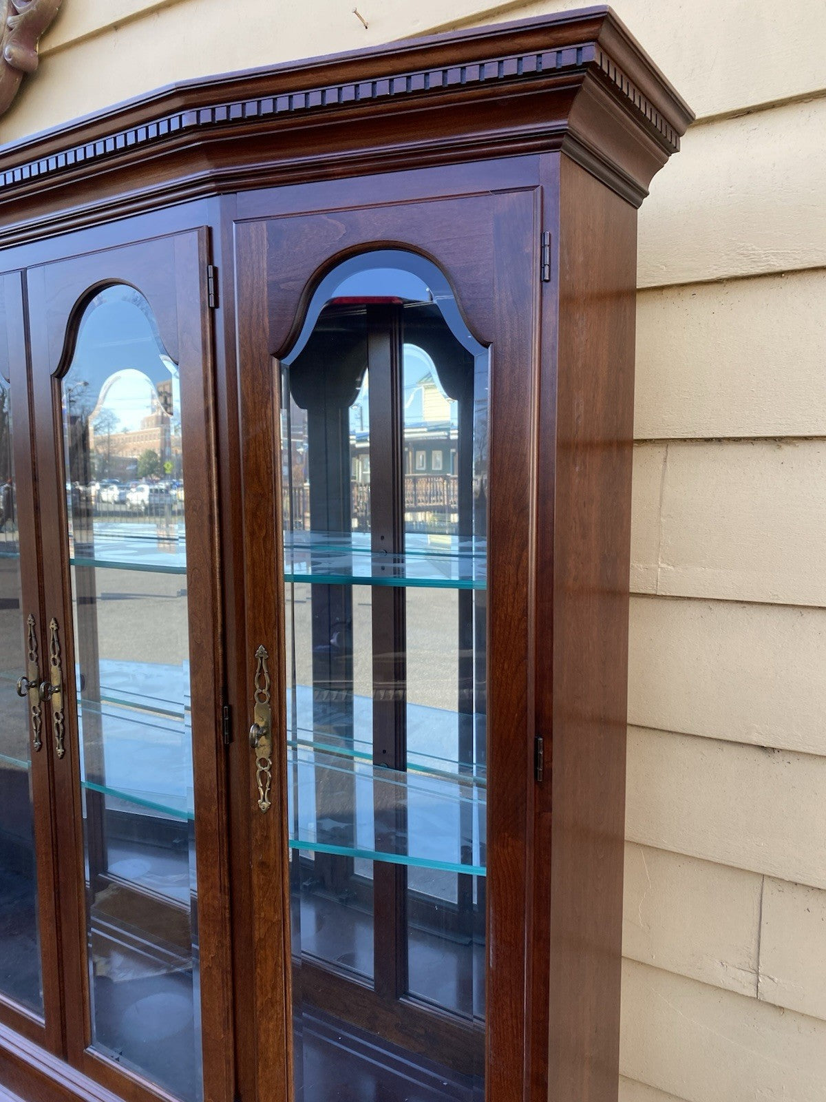 66479 PENNSYLVANIA HOUSE Cherry Breakfront China Cabinet Curio