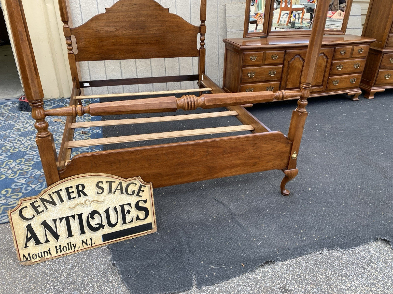 66572   THOMASVILLE Fisher  Park High Chest Dresser w/ Mirror Queen  Poster Bed