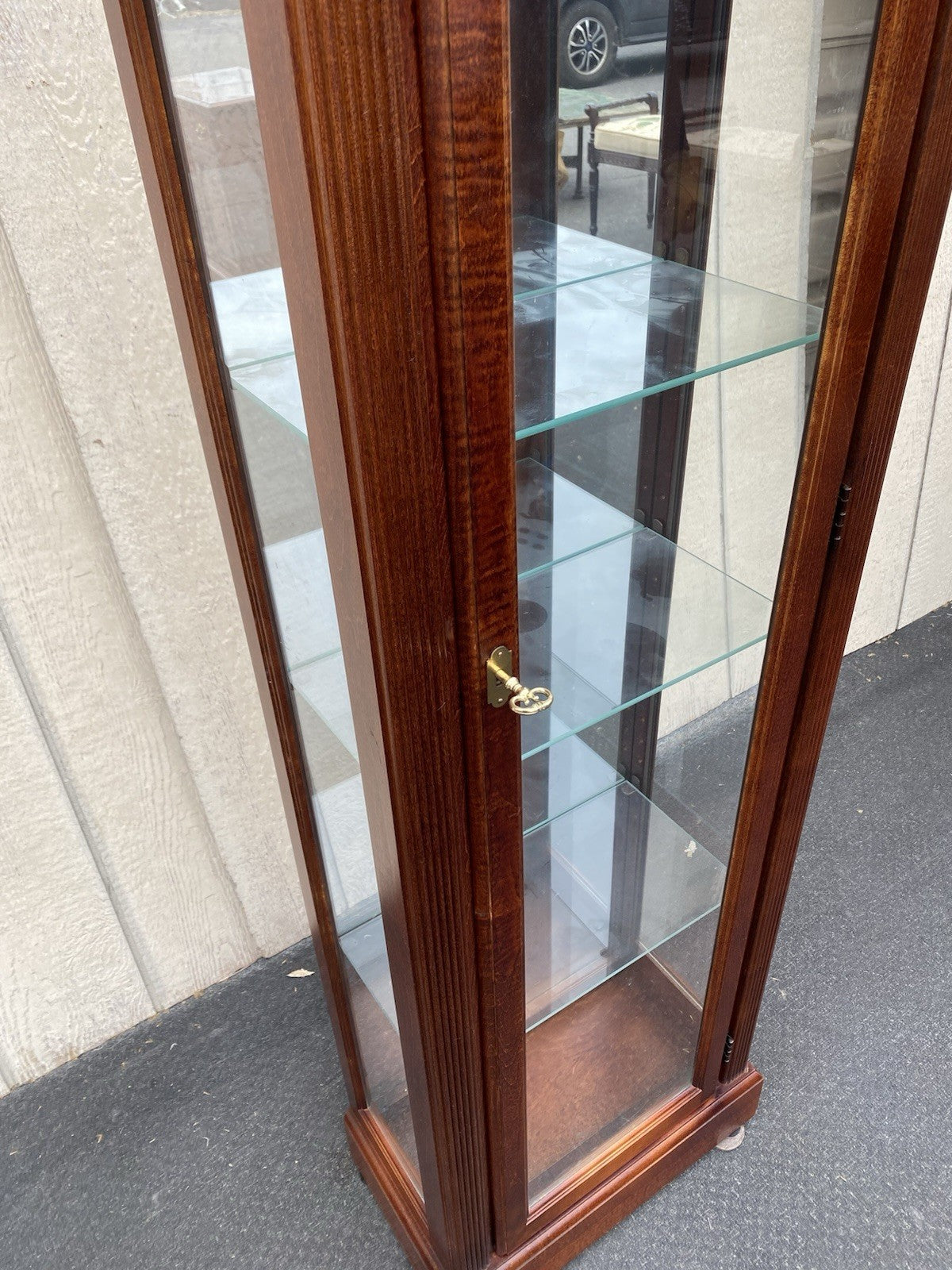 66472 HOWARD MILLER Mahogany Curio China Cabinet Clock