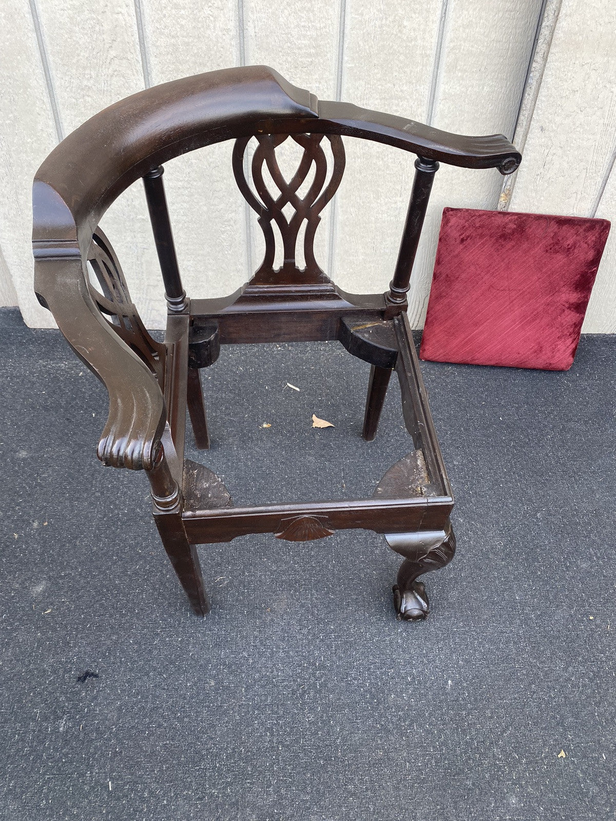 65848   Solid Mahogany Chippendale Corner Chair