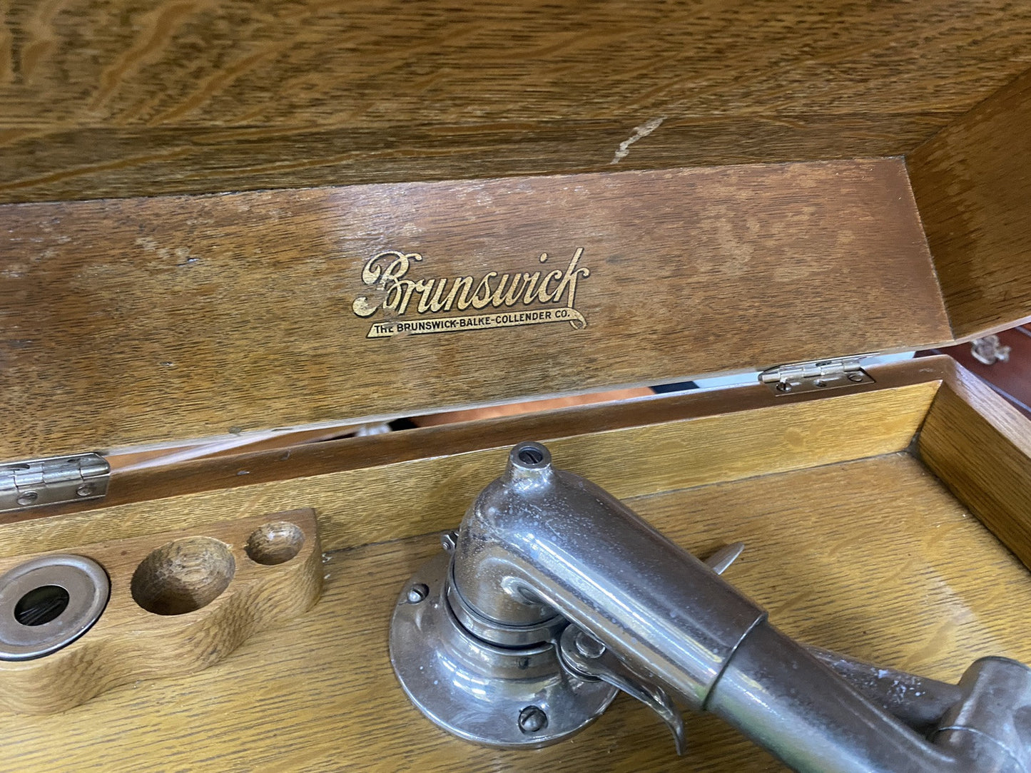 63818   Antique BRUNSWICK Oak Victrola PHONOGRAPH