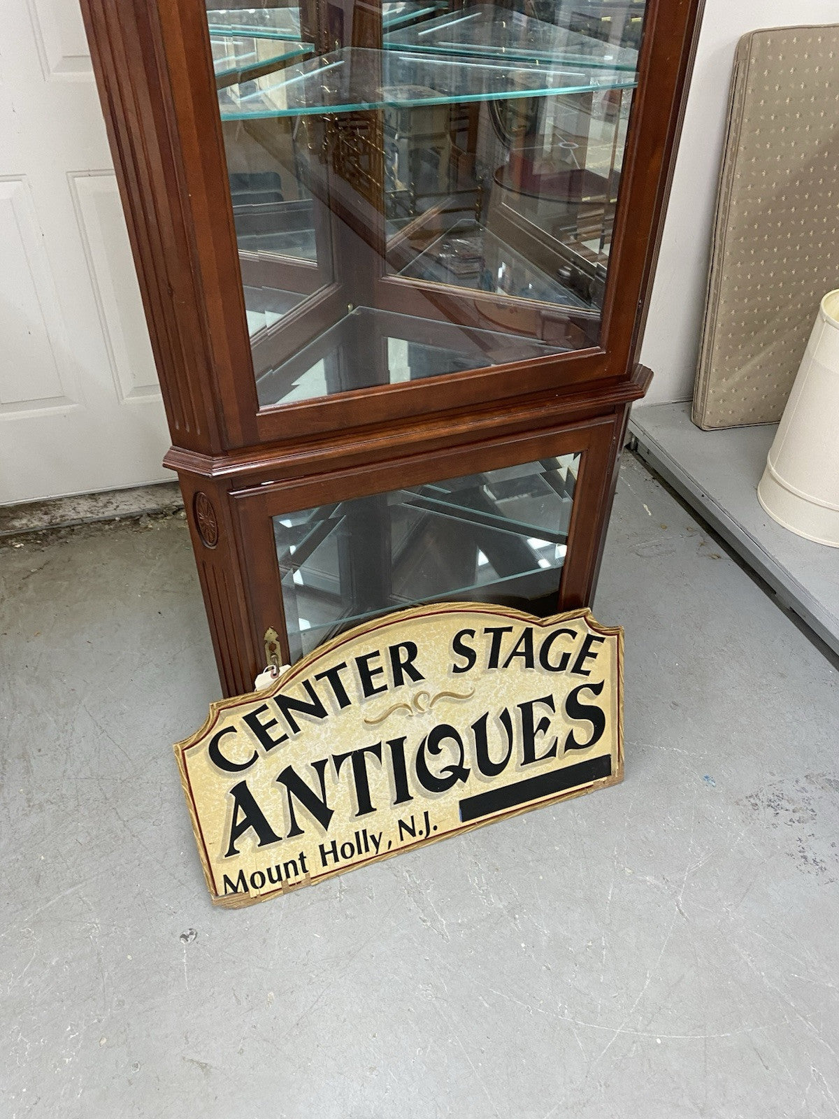 64464 ETHAN ALLEN Mahogany Brittish Classics Corner Cabinet Curio