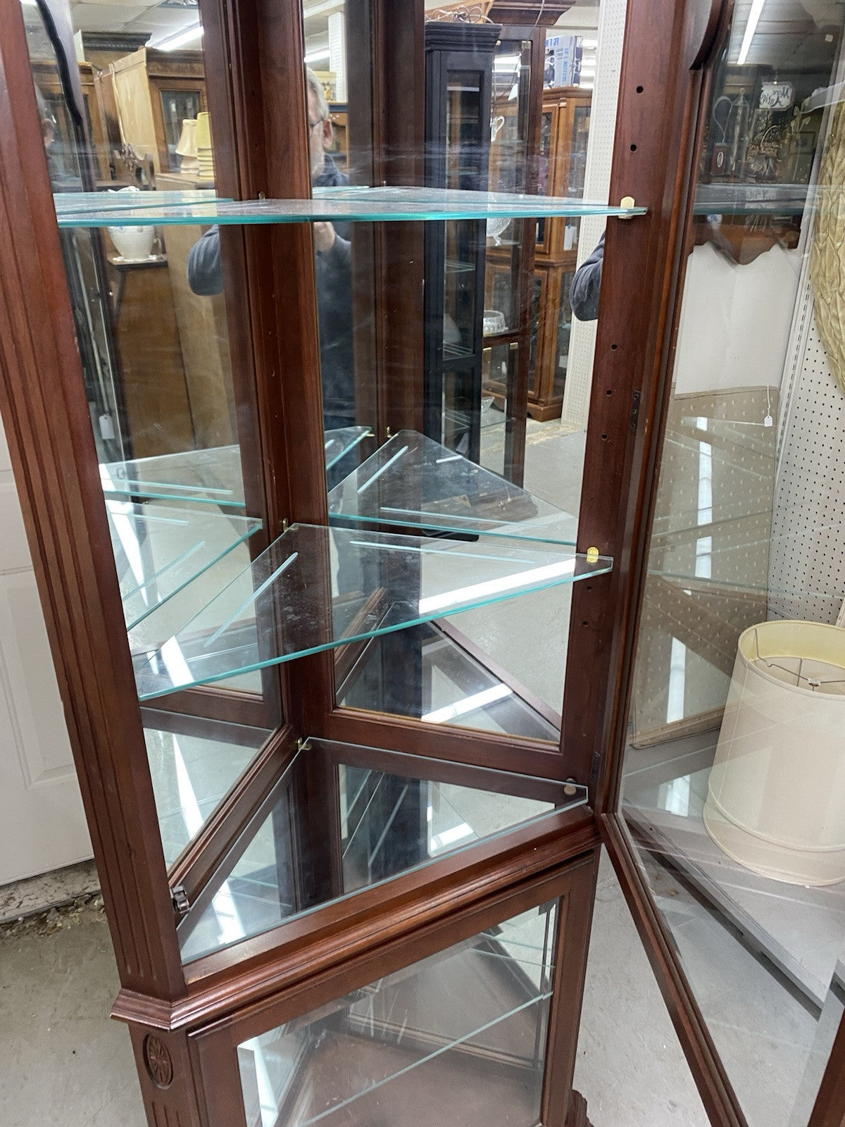 64464 ETHAN ALLEN Mahogany Brittish Classics Corner Cabinet Curio