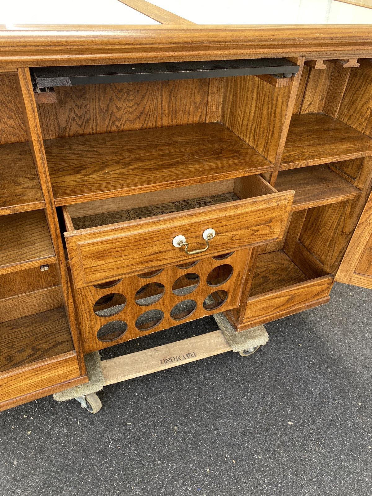 66334  Oak Tile Top Bar Liquor Cabinet with 2 Barstools Stool s