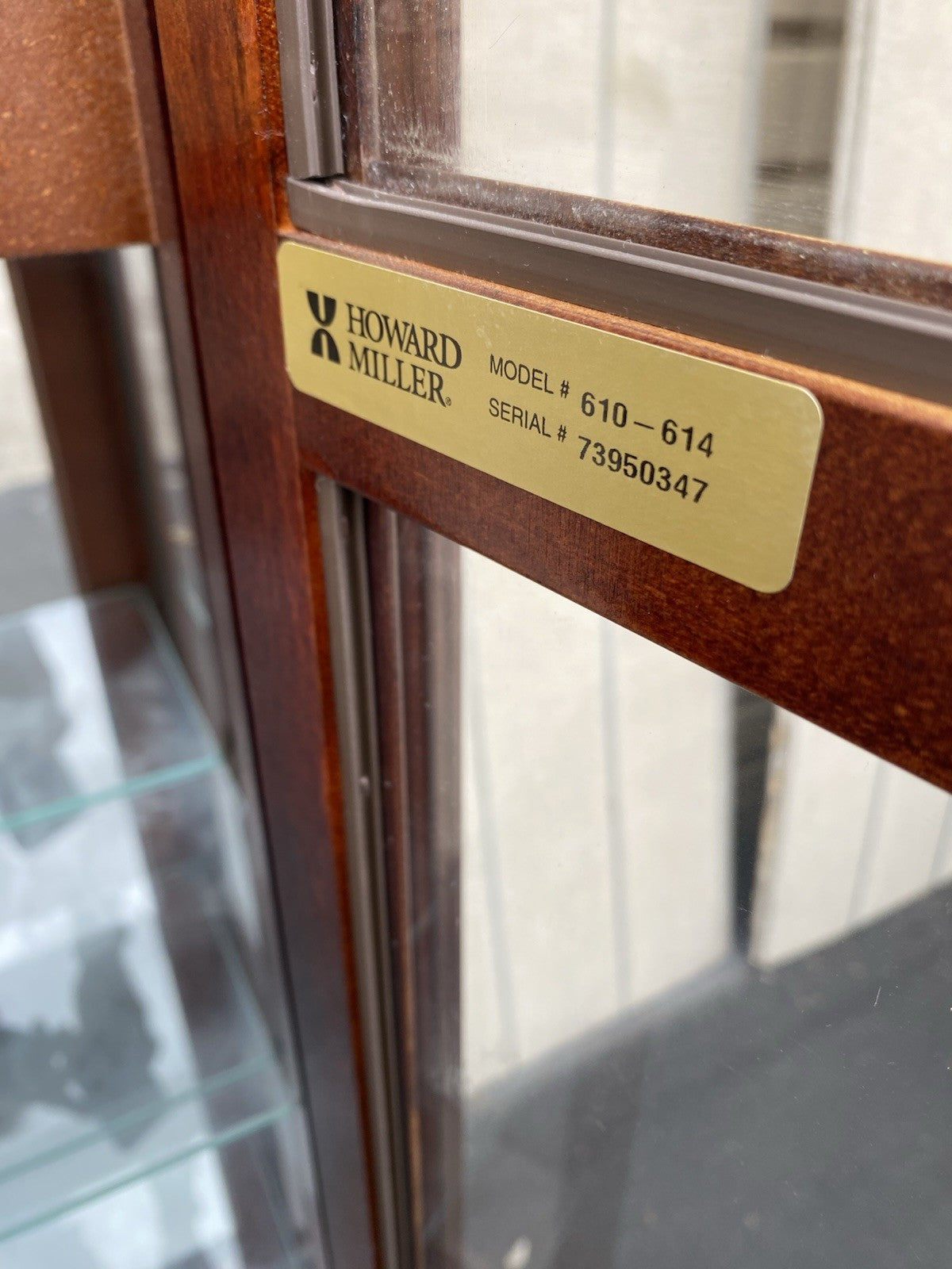 66472 HOWARD MILLER Mahogany Curio China Cabinet Clock